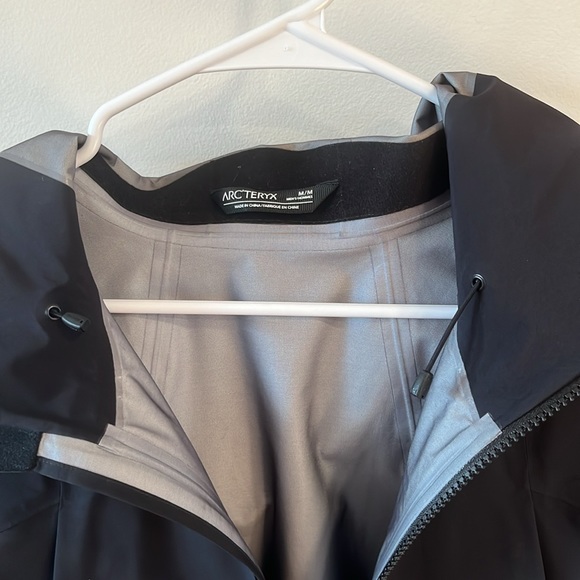 Arc’teryx Men’s Medium Jacket - Picture 2 of 6